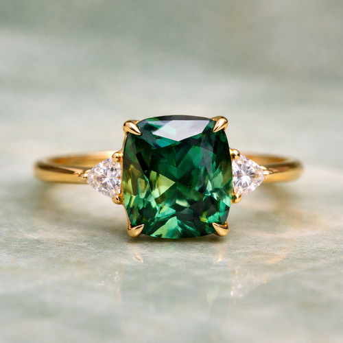Eleganter quadratischer Ring mit Smaragd