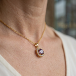 Quadratische Amethyst-Pavé-Halskette in Gold