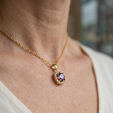 Quadratische Amethyst-Pavé-Halskette in Gold