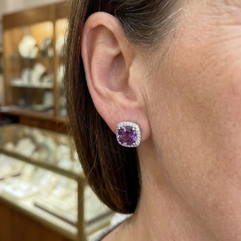 Quadratische Amethyst-Pavé-Ohrstecker in Weißgold