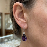 Amethyst-Tropfenohrringe in Weißgold