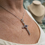 Kreuz-Halskette mit Amethyst in Weißgold