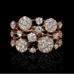Antiker Ring in Roségold mit glänzenden Steinen
