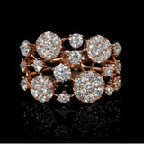 Antiker Ring in Roségold mit glänzenden Steinen