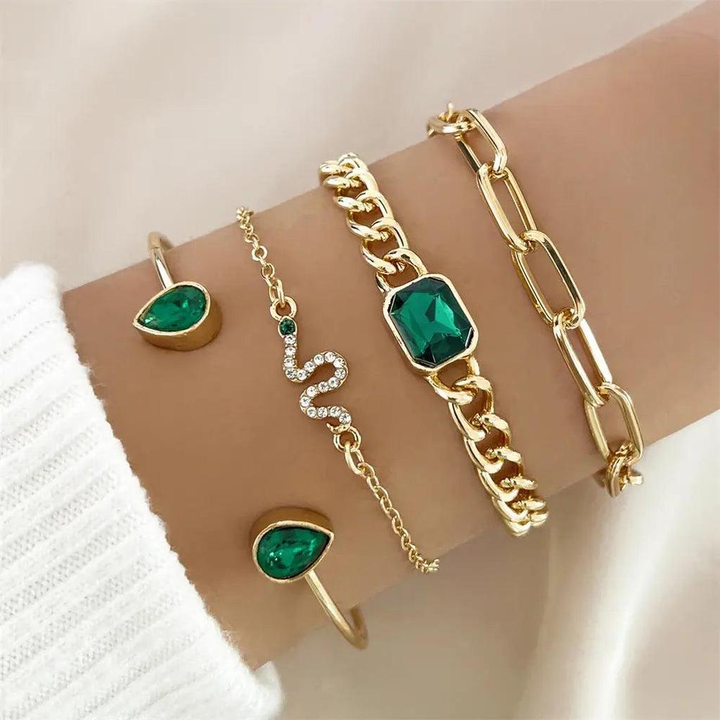 Armband mit grünen Kristallen