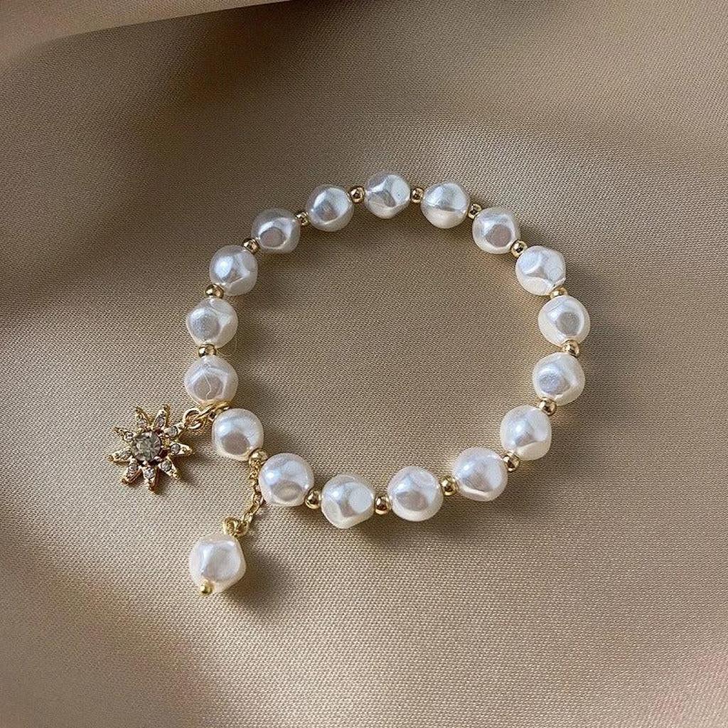 Armband mit Medaillon, Gänseblümchen und Sonnenblume in Weißgold
