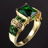 Ring „Exquisit“ mit smaragdgrünem Stein in Gold