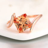 Ring mit orangem Stein in Gold