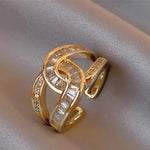 Eleganter Ring mit Knoten in Gold