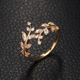 Eleganter Ring mit Weinranke in Gold