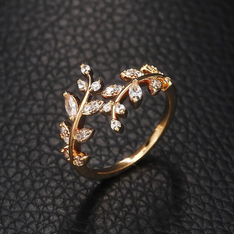 Eleganter Ring mit Weinranke in Gold