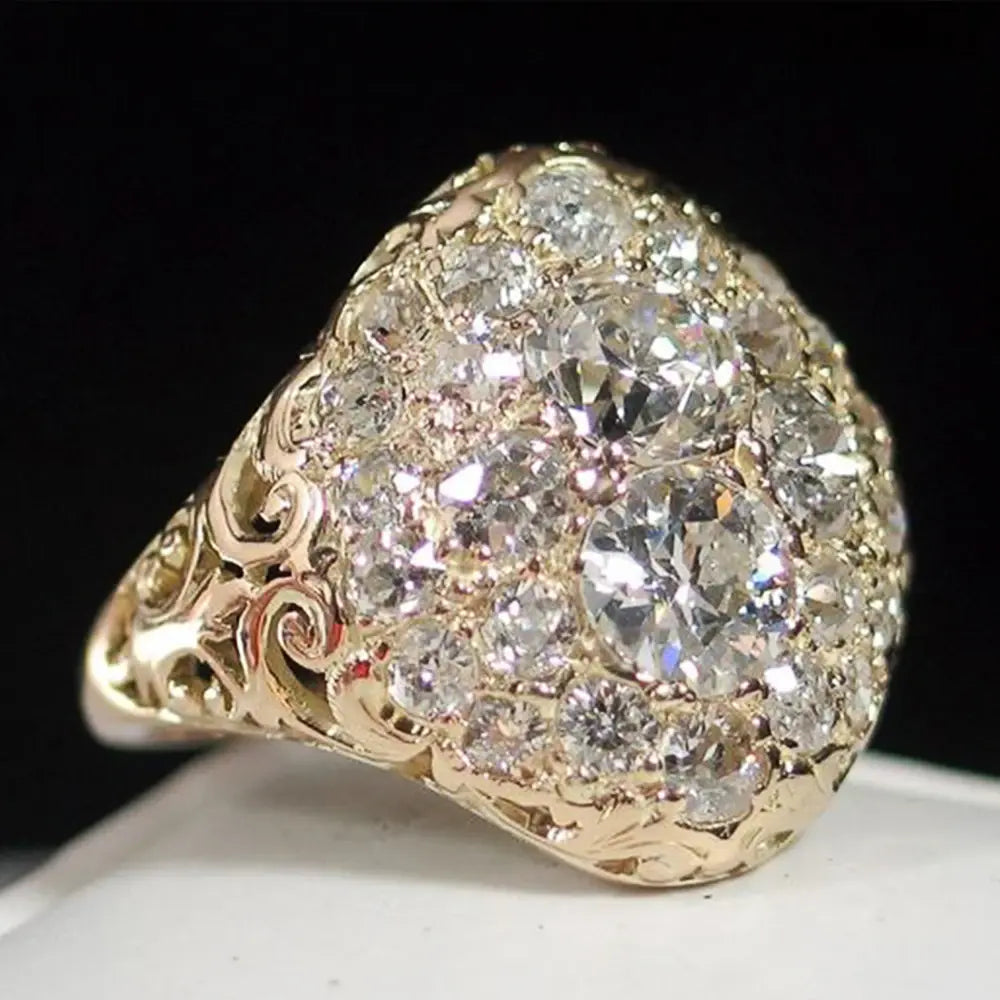 Retro-Ring mit rotem Stein und Zirkonia in Weißgold