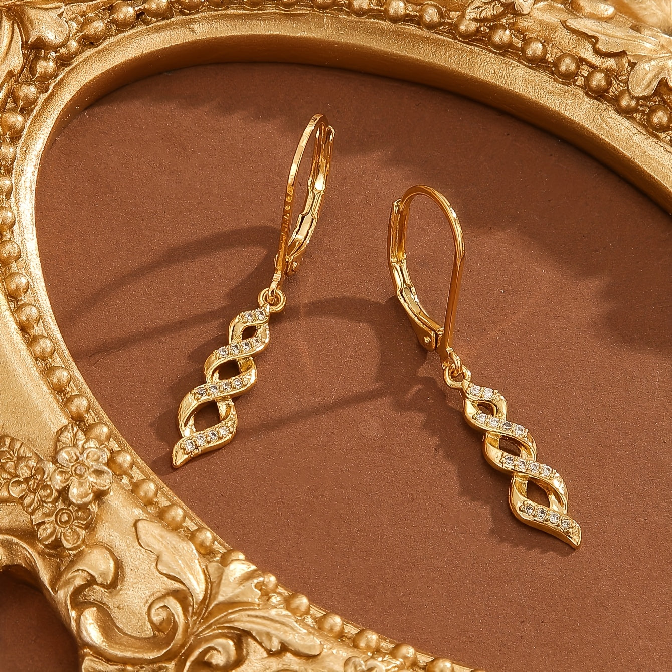 Funkelnde gedrehte Ohrringe Ava in Gold, Ansicht 2