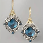 Ohrringe mit blauen Kristallen in Gold