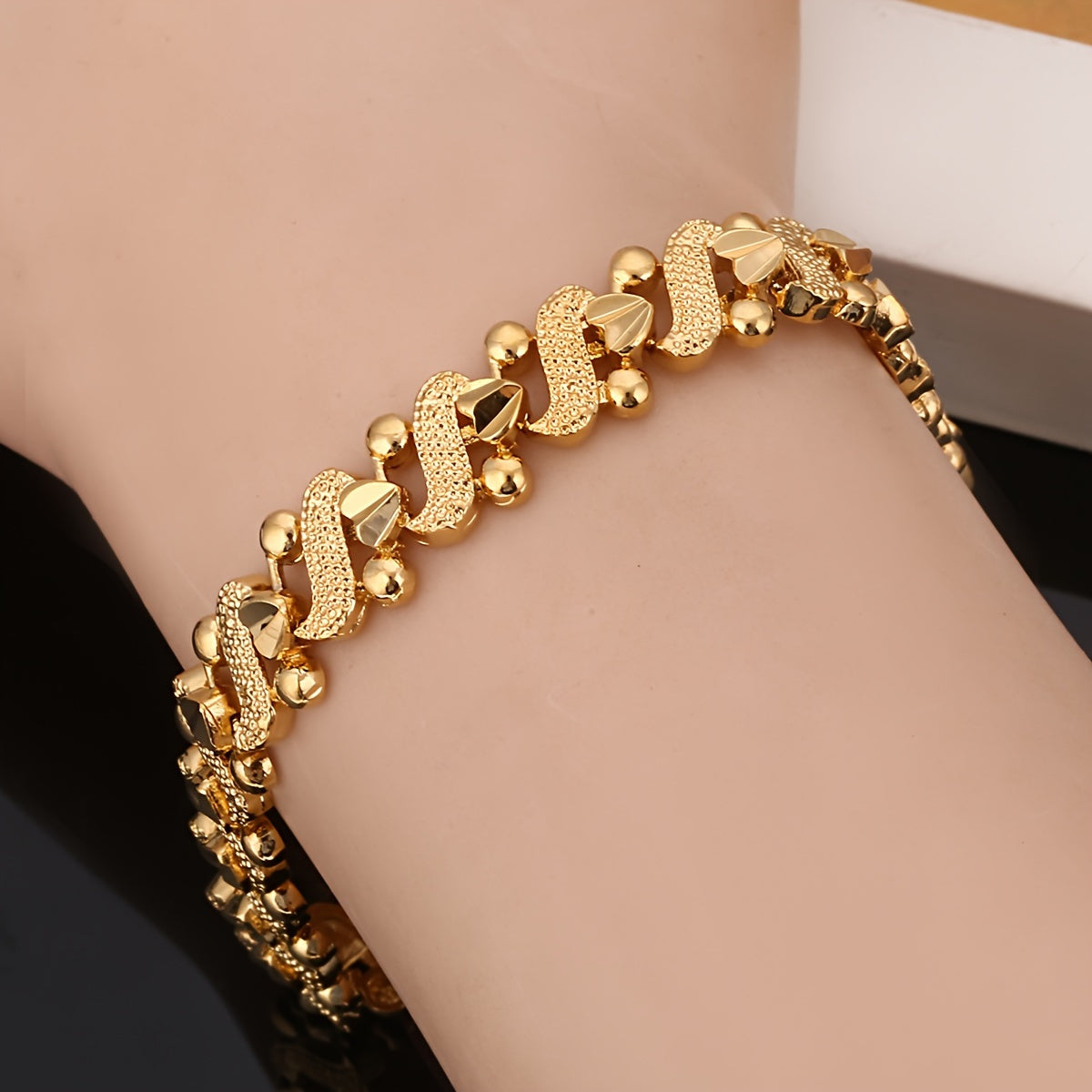 Wellenarmband mit Lilie in Gold, Ansicht 2