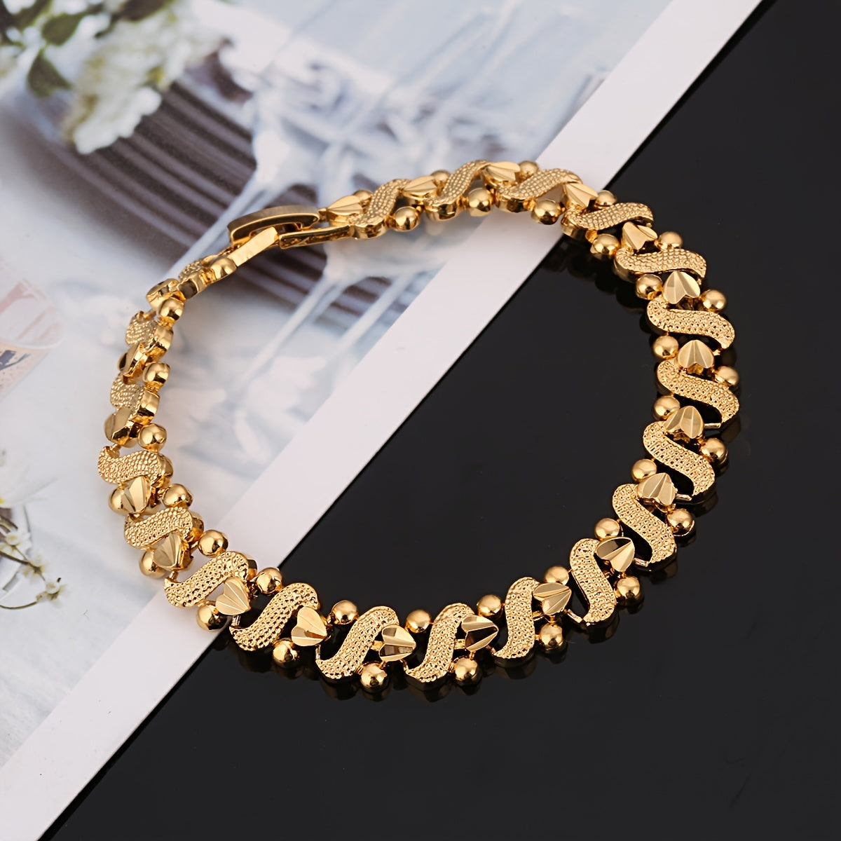 Wellenarmband mit Lilie in Gold