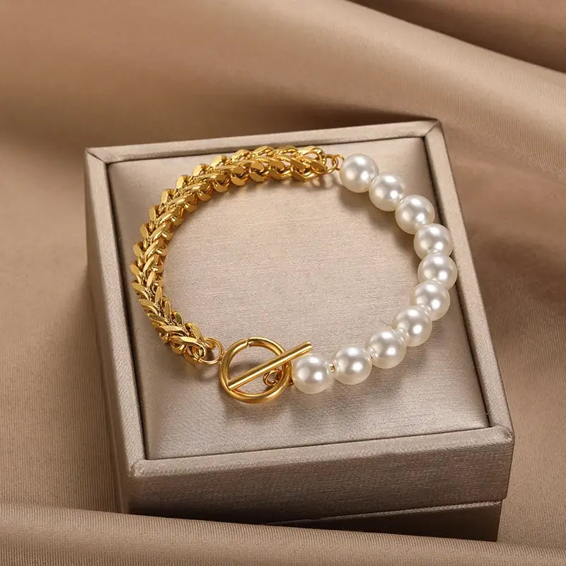 Elegantes Armband mit Margeriten in Gold