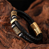 Geflochtenes schwarzes Lederarmband mit Anhänger in Gold