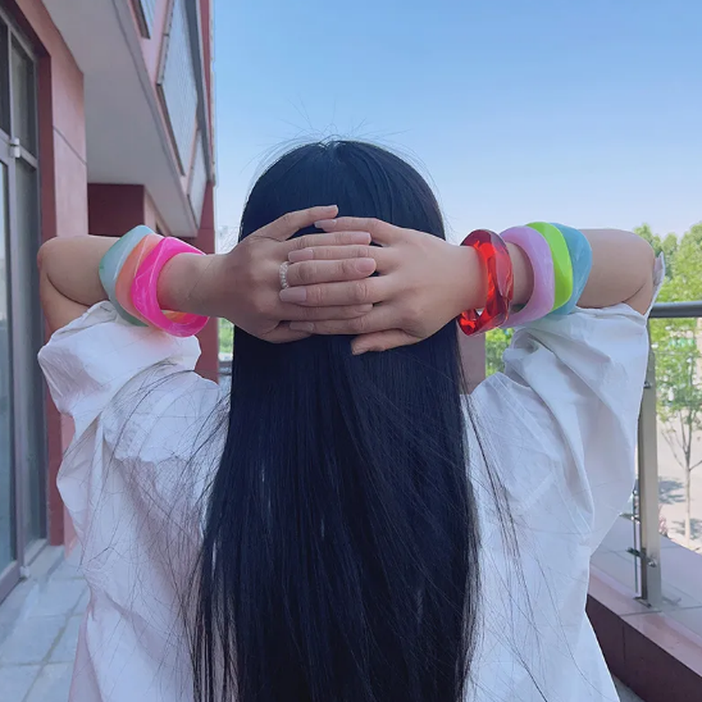 Buntes quadratisches Armband aus Acryl