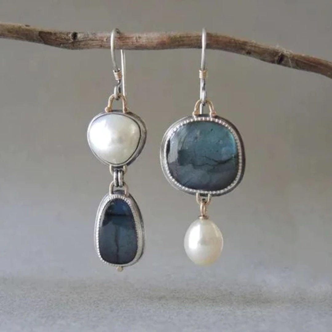 Asymmetrische Ohrringe mit blauen Steinen und Perle, Ansicht 3