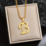 Initialen-Halskette mit Kristall in Gold, Ansicht 2