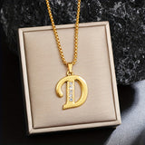 Initialen-Halskette mit Kristall in Gold, Ansicht 4