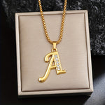 Initialen-Halskette mit Kristall in Gold