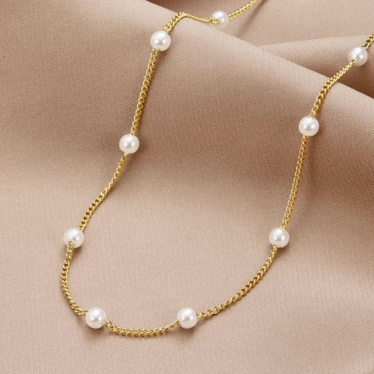Halskette mit Naturperle in Gold