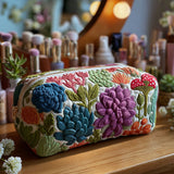 Gesteppte Kosmetiktasche mit farbenfrohen Pflanzenmotiven