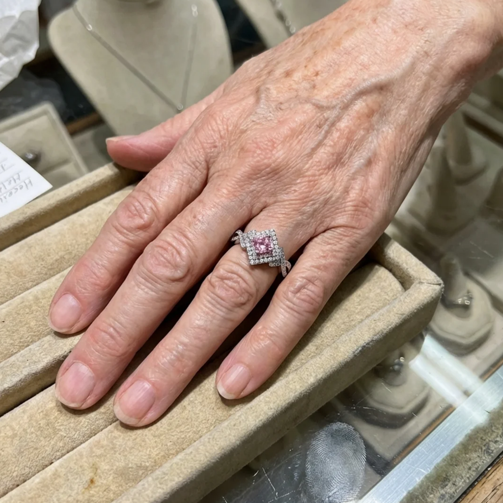 Pavé-Quadratring „Couture“ in Gold
