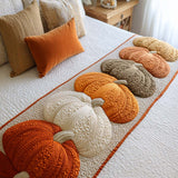 Gesteppter Bettläufer – Gestrickte Herbstkürbisse
