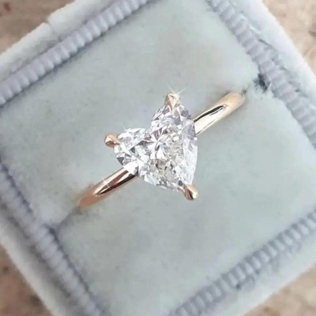 Dünner Ring mit Zirkonia-Herz