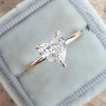 Dünner Ring mit Zirkonia-Herz