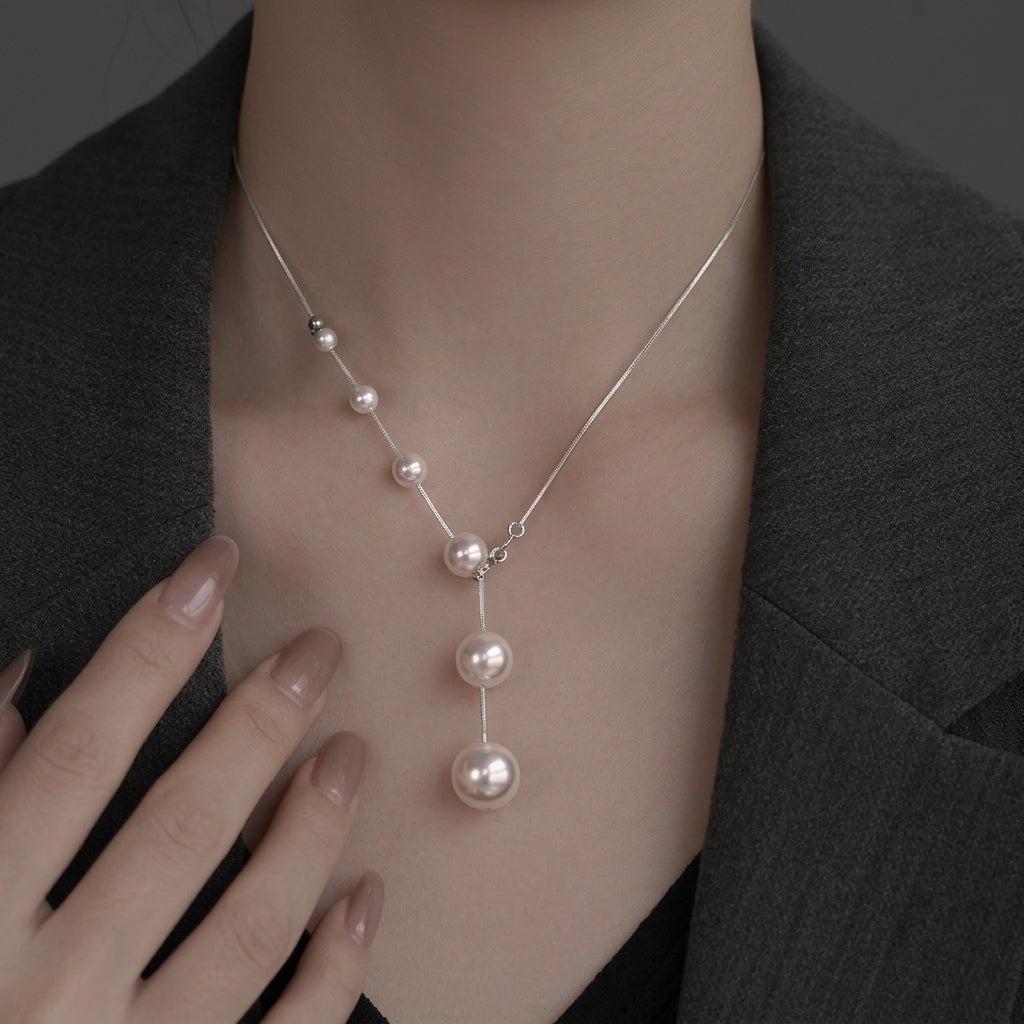 Elegante Halskette mit hängenden Perlen – Ansicht 2