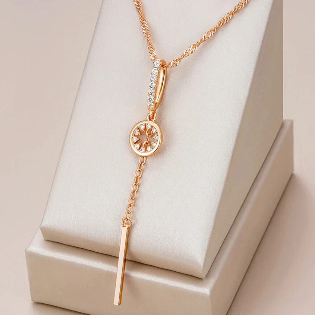 Elegante Halskette mit rundem Kristall in Gold