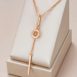 Elegante Halskette mit rundem Kristall in Gold