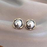 Elegante Ohrringe mit schwarzer Perle