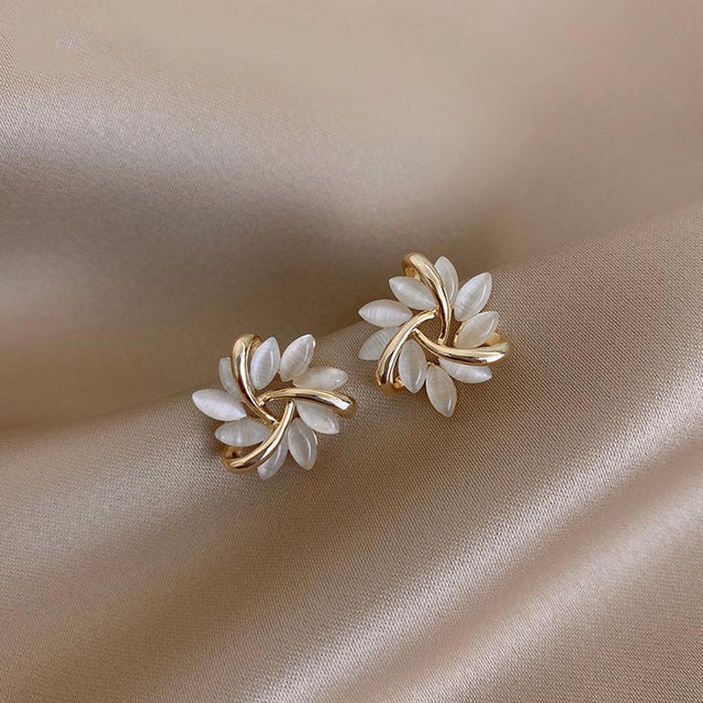 Ohrringe mit Opalblüten in Gold