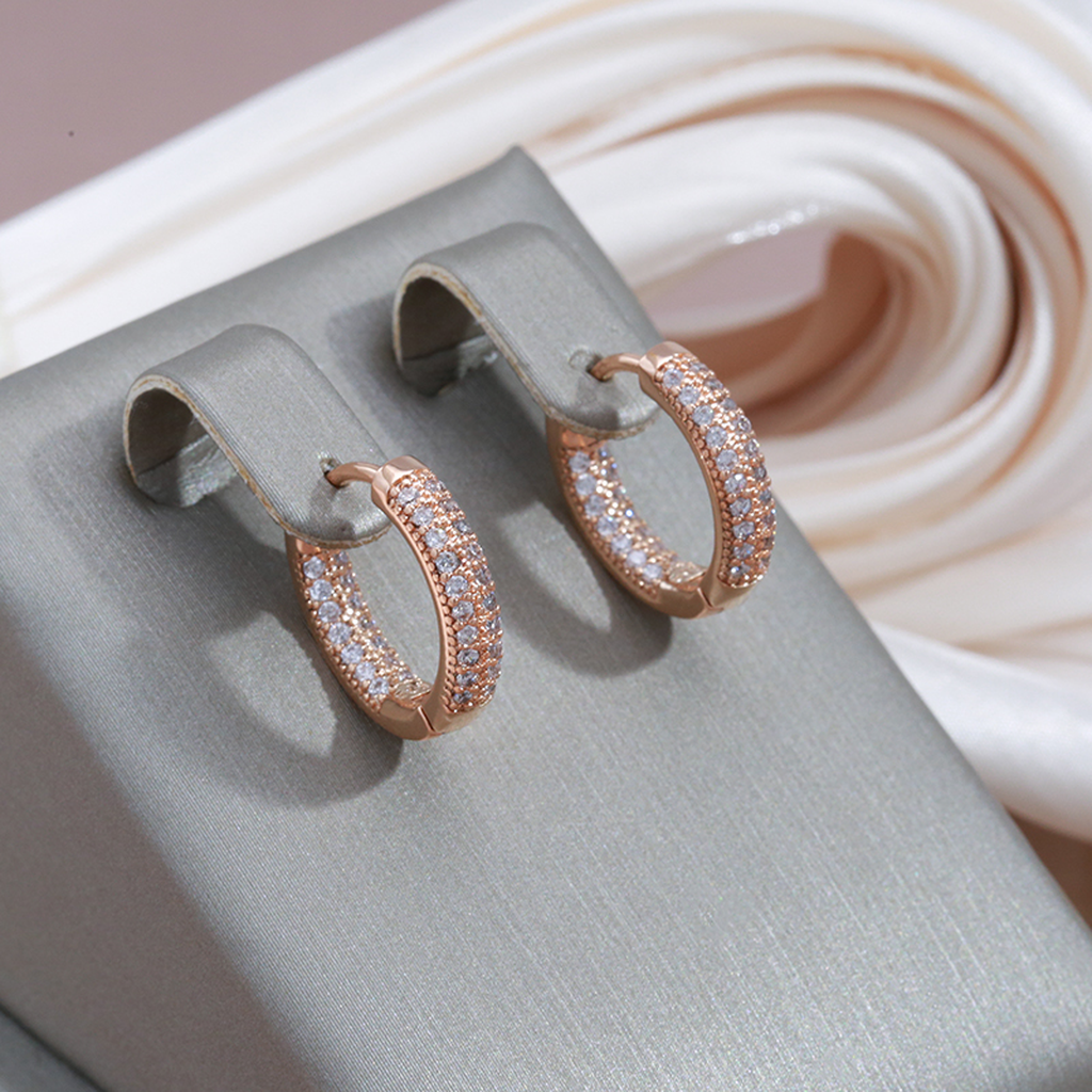 Elegante strahlende Ohrringe in Gold mit Zirkonia