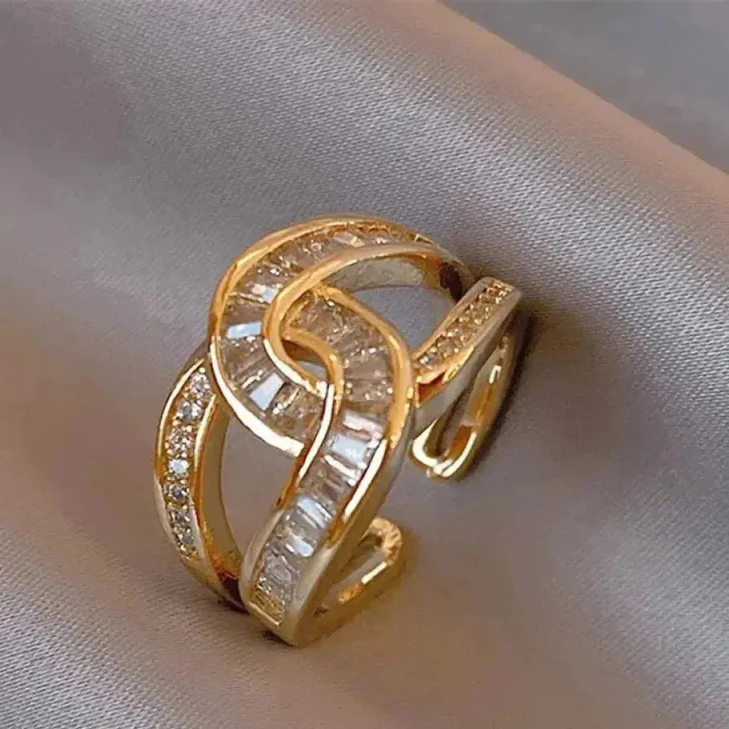 Eleganter Ring mit Knoten