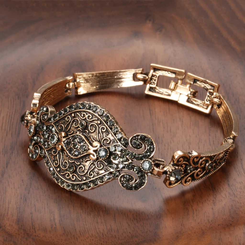 Elegantes Armband mit schwarzem Kristall