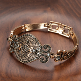 Elegantes Armband mit schwarzem Kristall