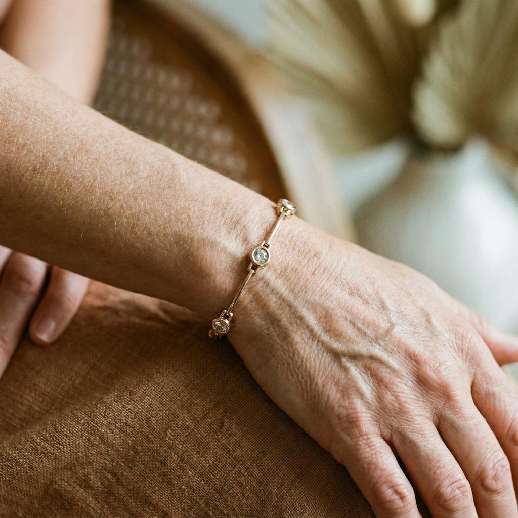 Elegantes Armband mit Zirkonia in Gold – Ansicht 2