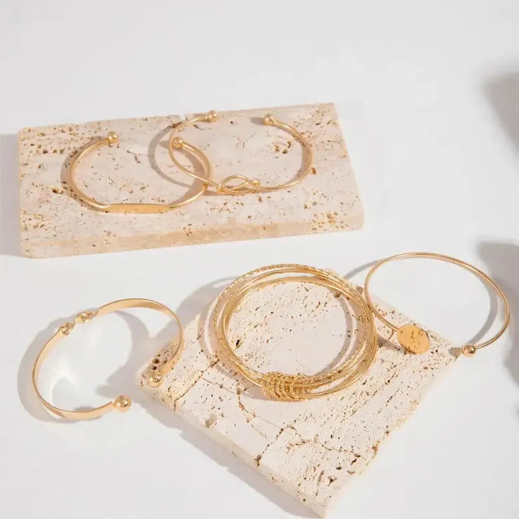 Elegantes Schmuckset mit Knoten – Ansicht 3