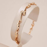 Elegantes goldenes Armband