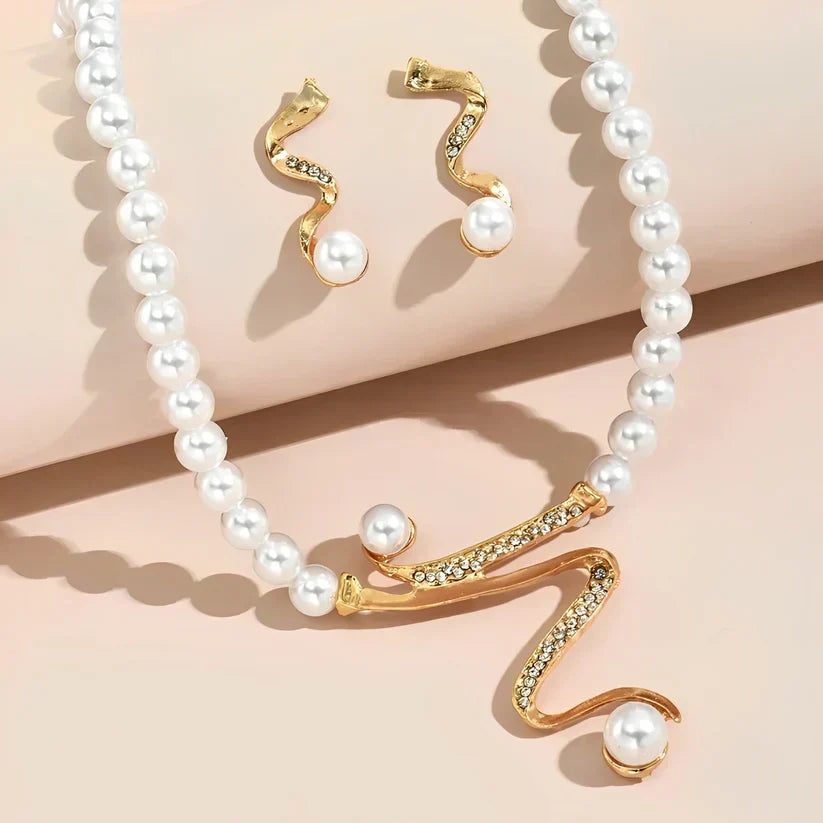 Geschenkset mit Naturperlen: Halskette und Ohrringe in Gold, Ansicht 5