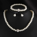 Elegantes Perlen-Schmuckset in Gold