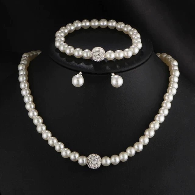 Elegantes Perlen-Schmuckset in Gold