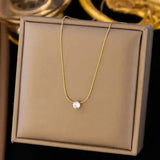 Goldene Halskette mit Zirkonia