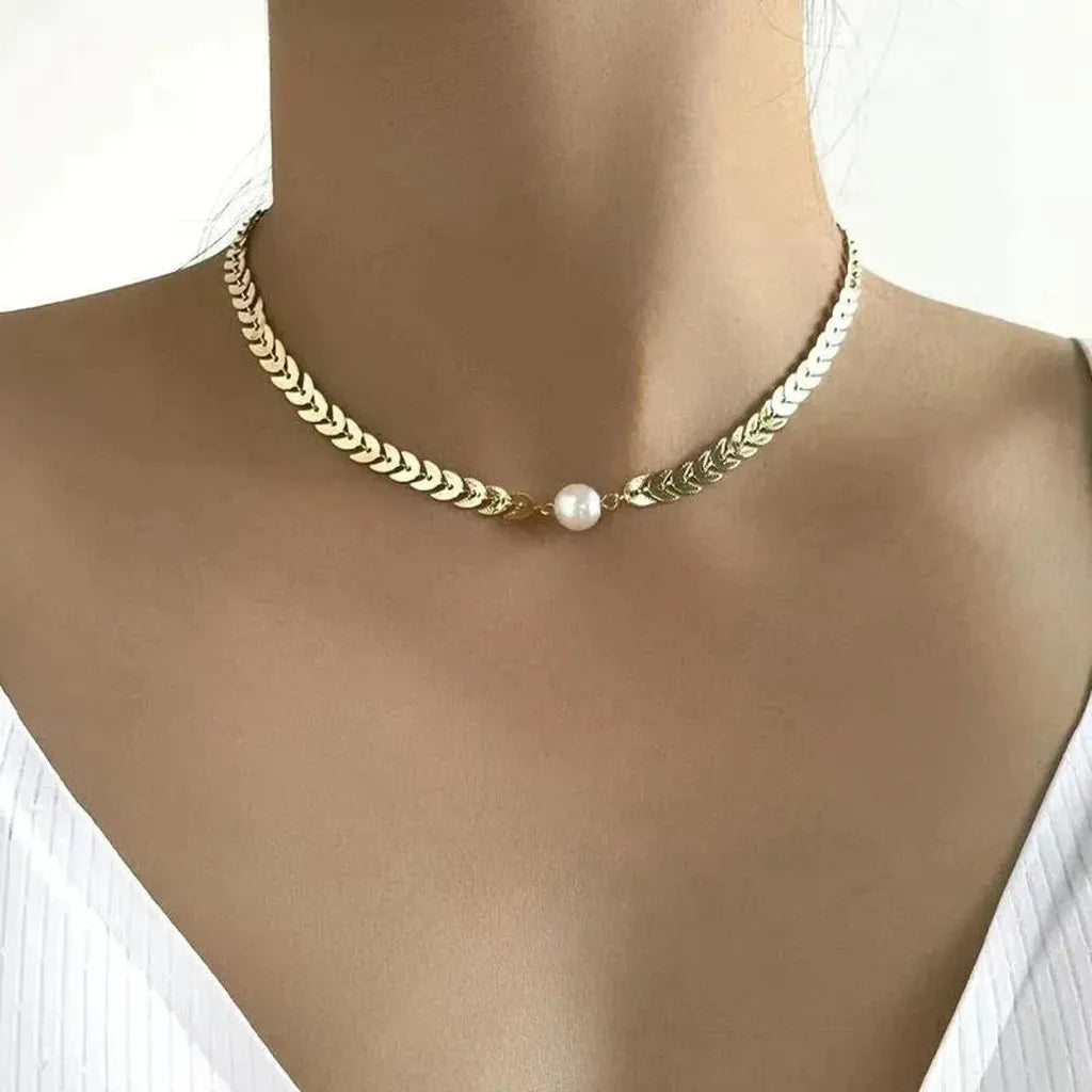 Griechische Halskette mit Margerite in Gold